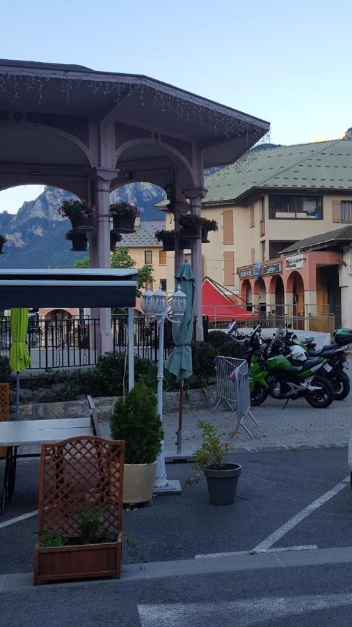 Hotel Restaurant Glaizette เอลาร์จองทิเอร์-ลา-เบสซี ภายนอก รูปภาพ
