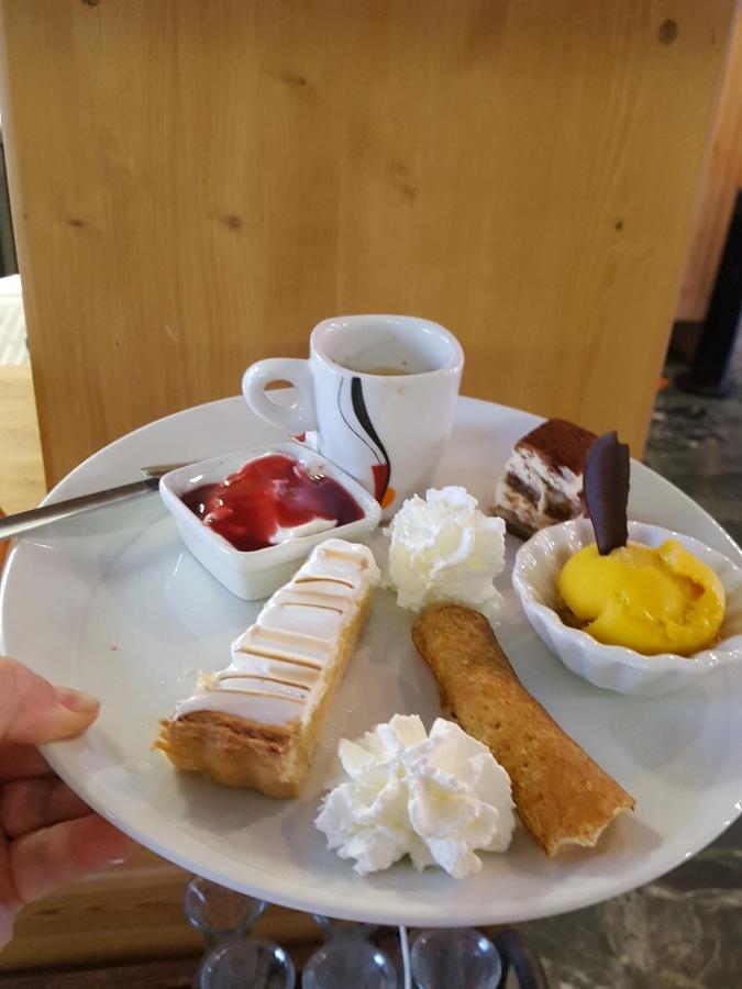 Hotel Restaurant Glaizette เอลาร์จองทิเอร์-ลา-เบสซี ภายนอก รูปภาพ